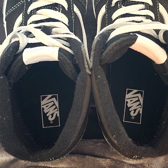Vans - Picture 5 of 8